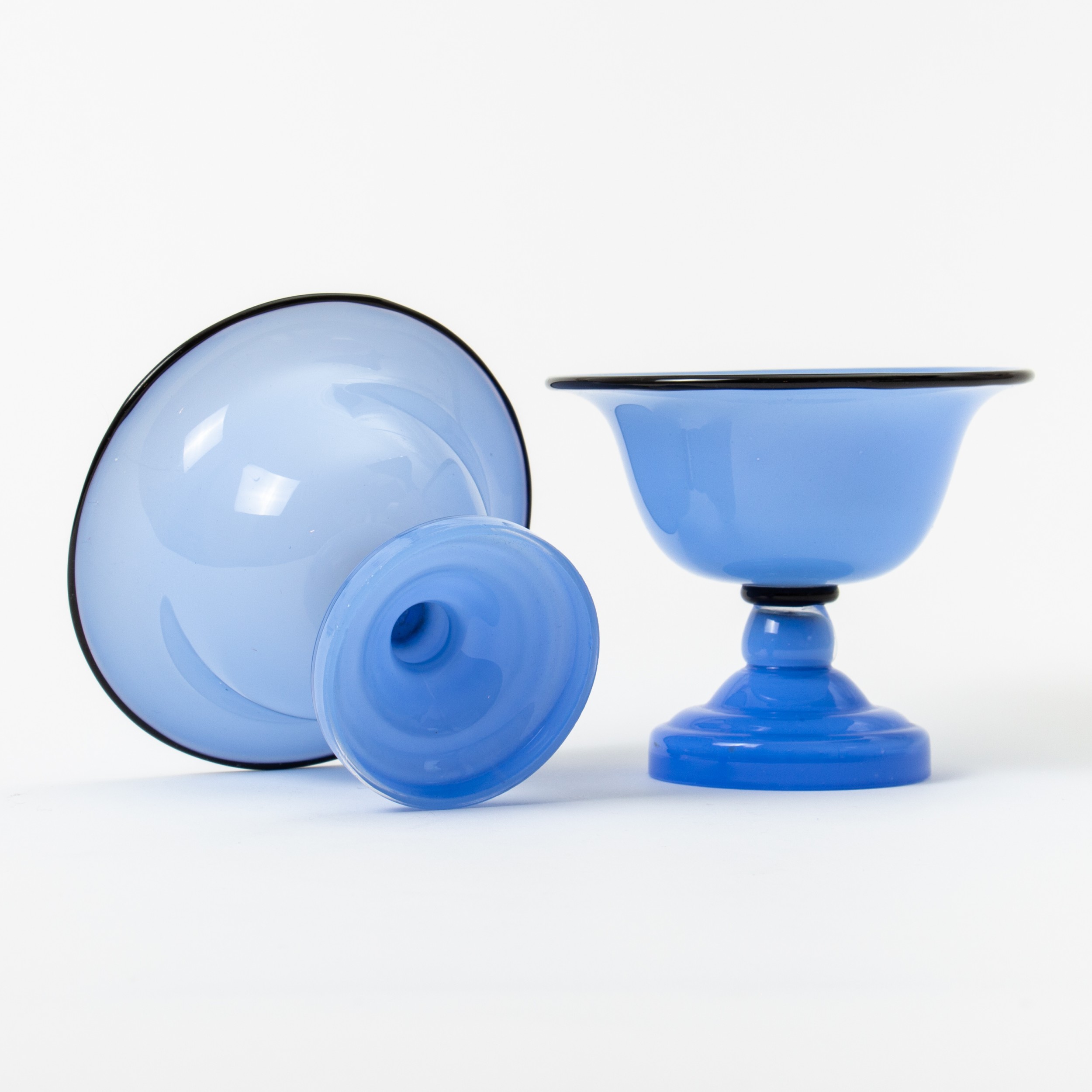 startseite-loetz-blue-glass-01.jpg
