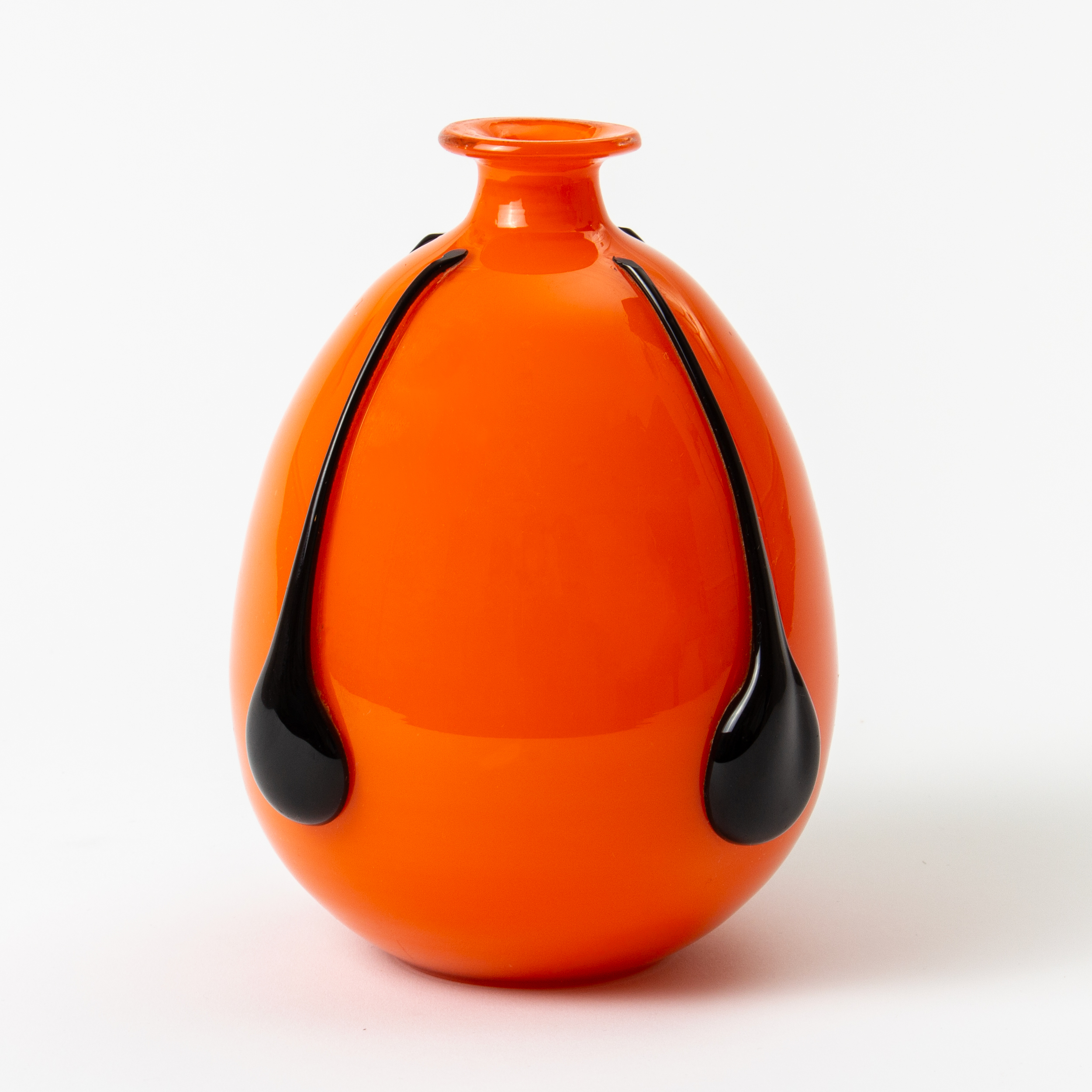 startseite-tear-vase-czech-03.jpg
