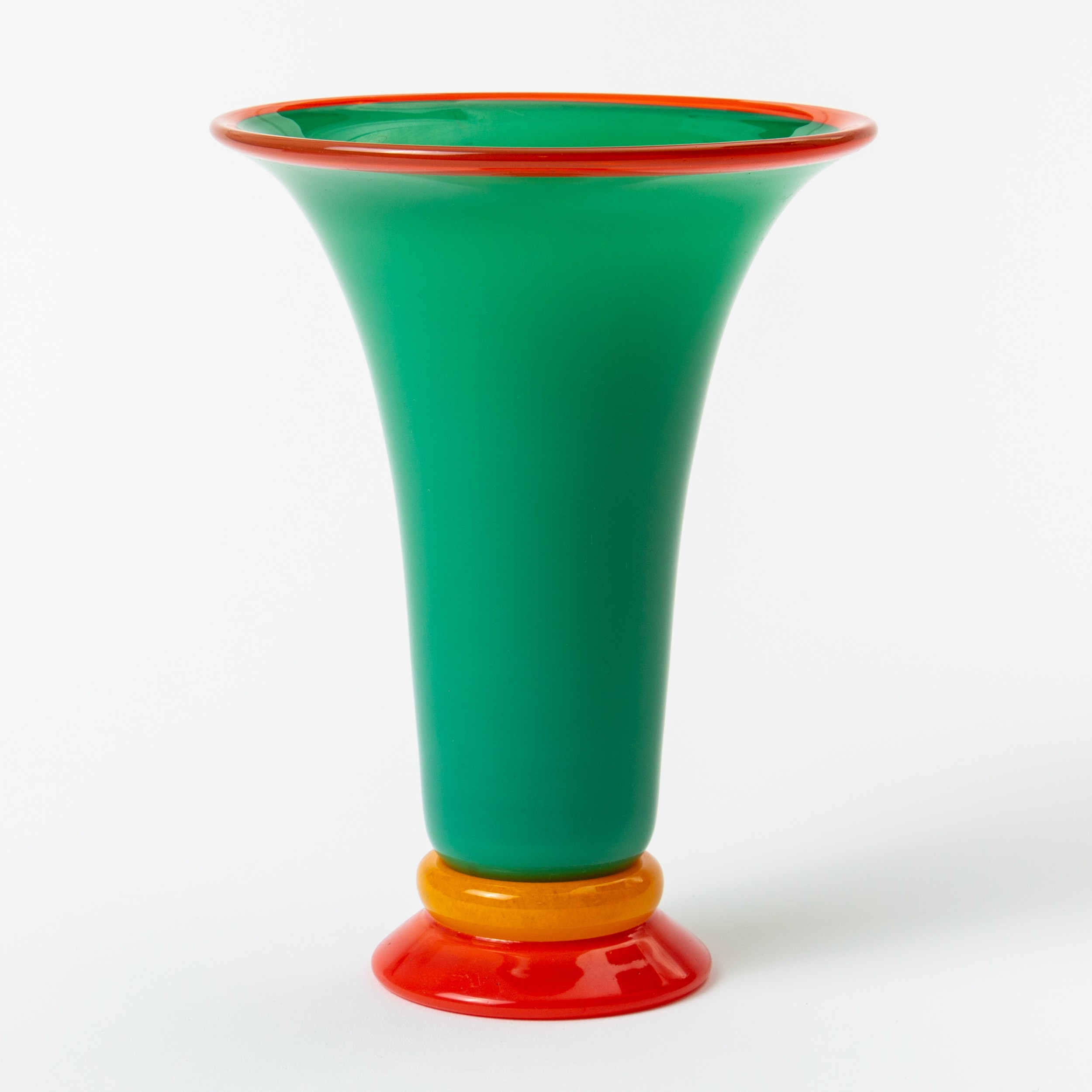startseite-transjo-vase-green-01.jpg