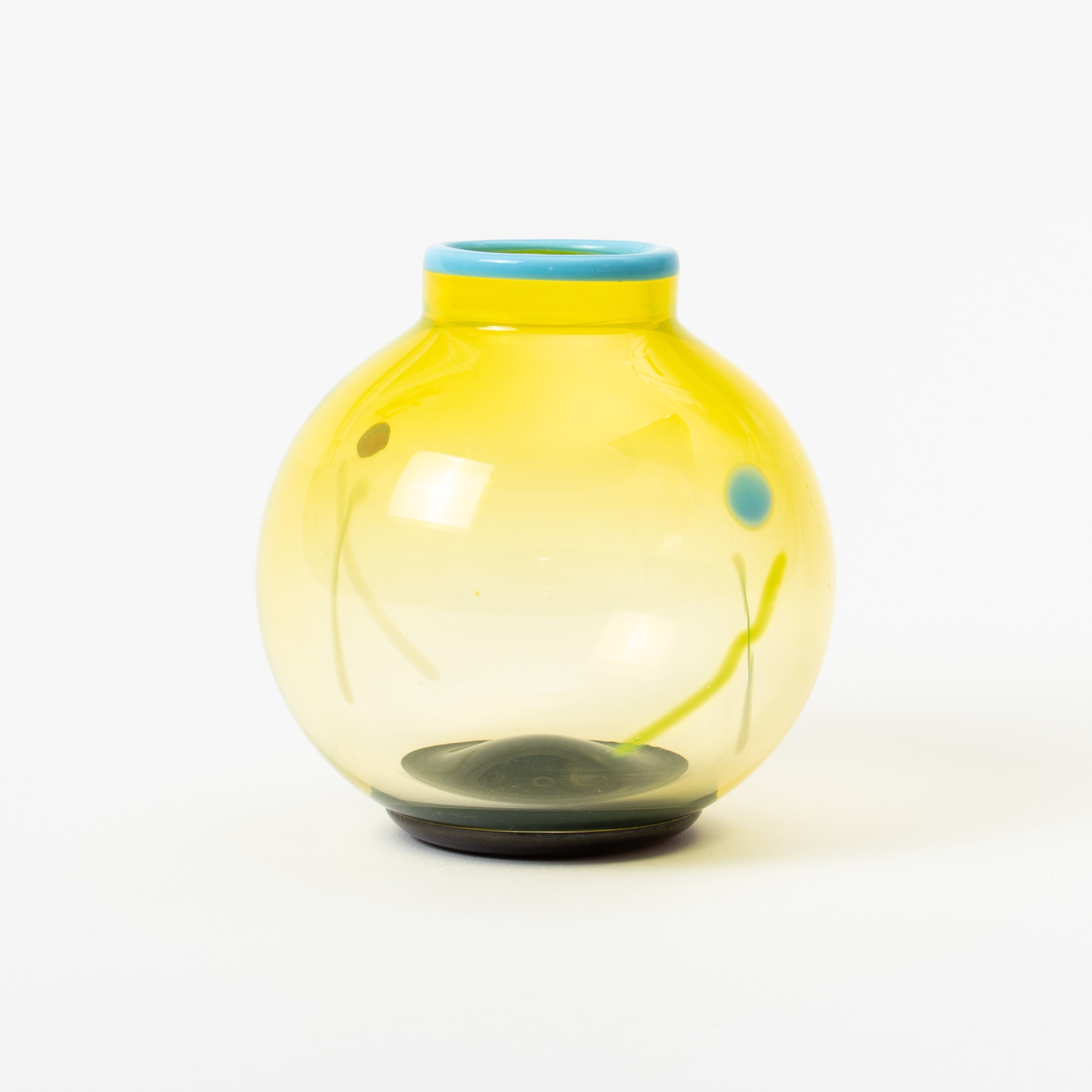 startseite-transjo-xs-vase-yellow-02.jpg