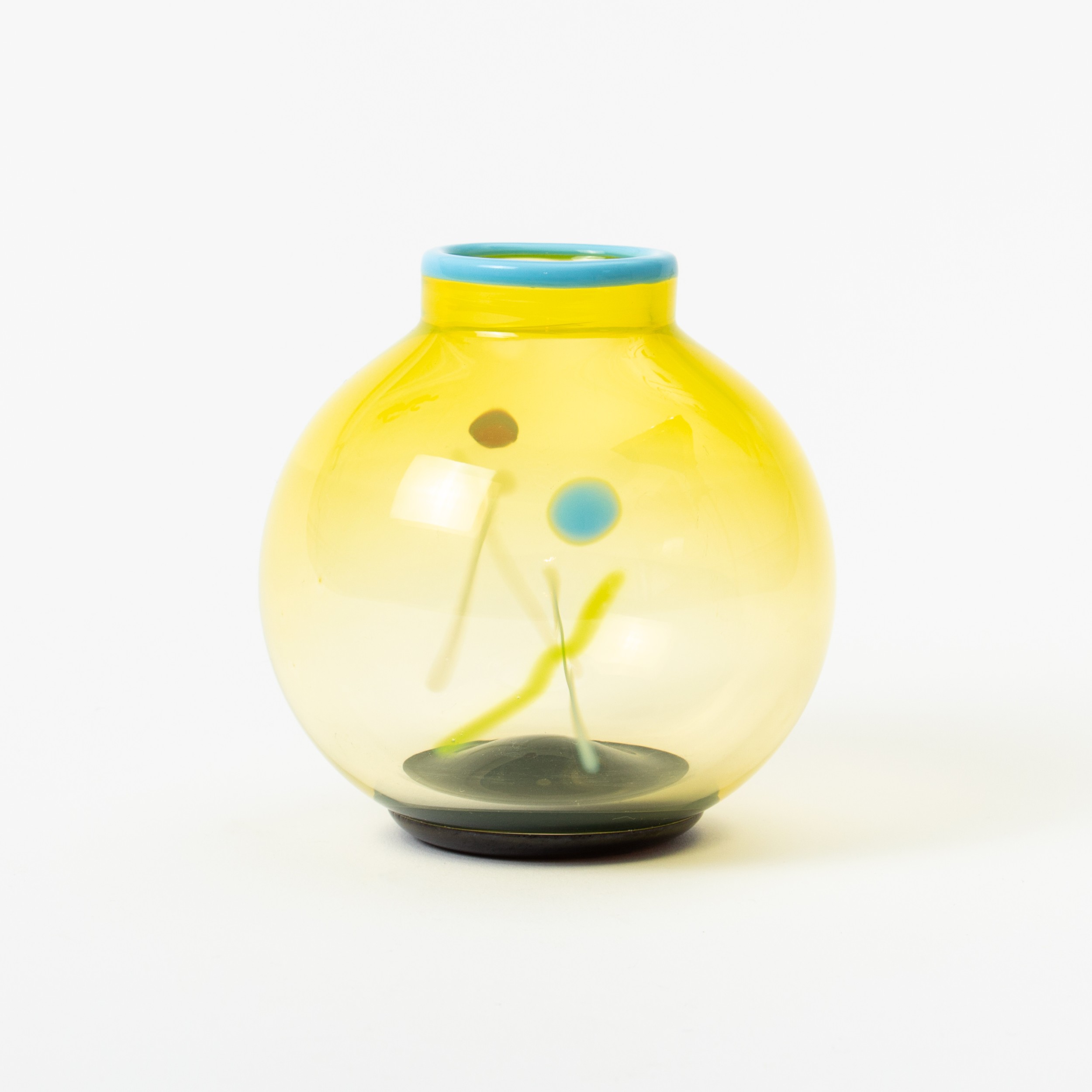 startseite-transjo-xs-vase-yellow-03.jpg